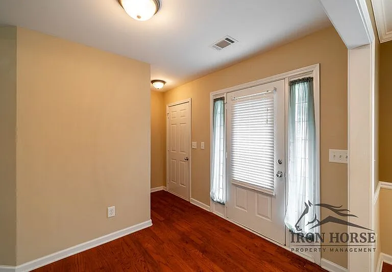 285 Finch Way — Photo 5