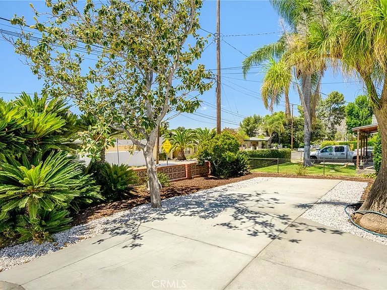10404 Leolang Ave — Photo 27