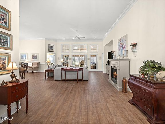 3rd image of 5 Glenwood Springs Court