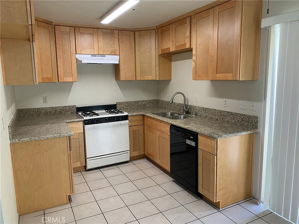 2 bed, 1.5 bath, 950 sqft, $2,650 — Photo 2