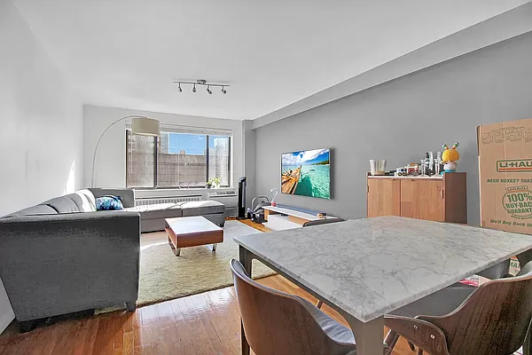 Rented by Compass | media 9