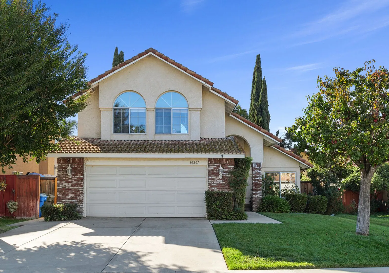 30207 Silver Ridge Ct. Temecula CA 92591. Upgraded Kitchen, 1970 Sqft, Two-Story, Travertine Tile... — Photo 1