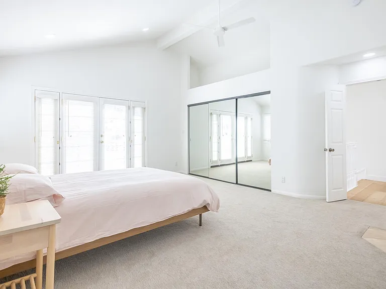 147 N Loreta Walk — Photo 16