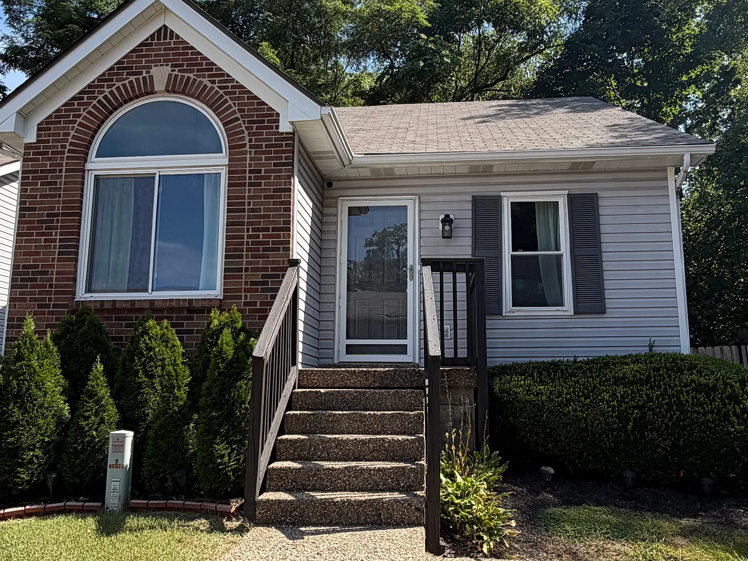 2 bed, 840 sqft, $2,200 — Photo 1