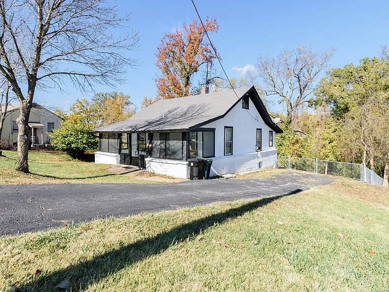 257 Gordon Pl — Photo 29