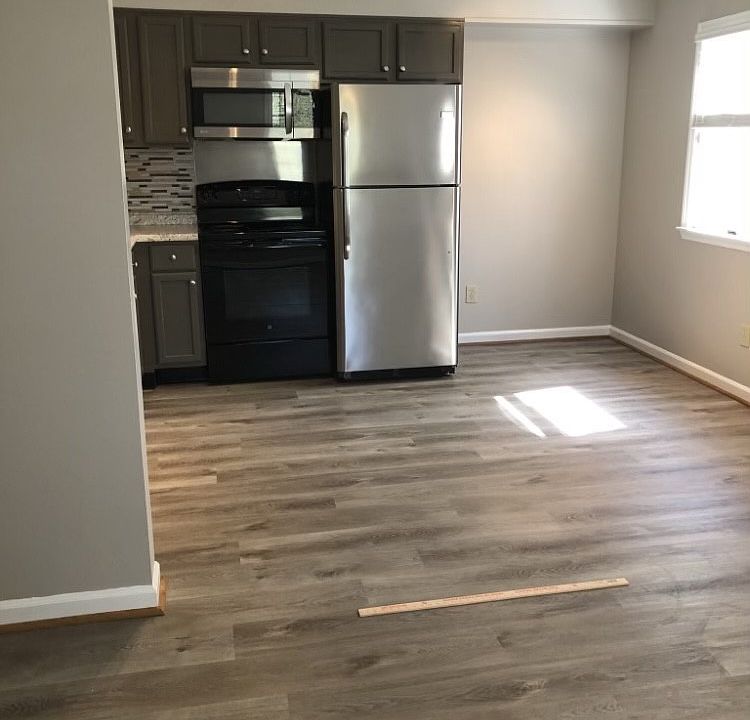 Updated kitchen and appliances