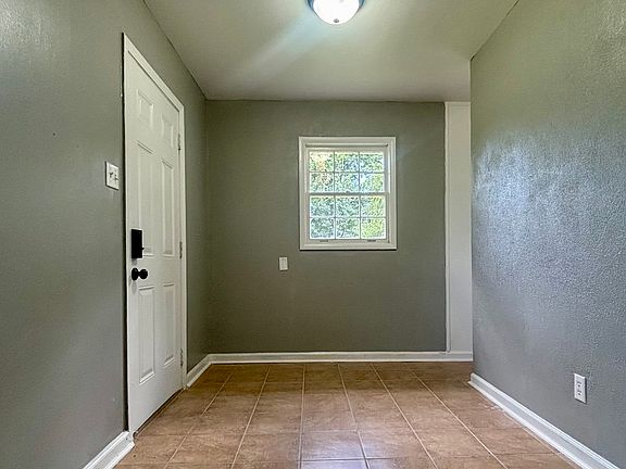 3rd image of 203 Larosa Rd