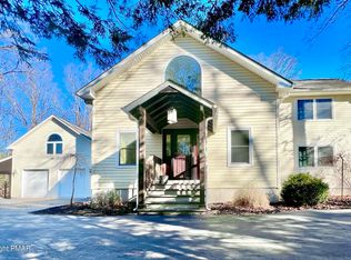 322 Stony Brook Dr, Stroudsburg, PA