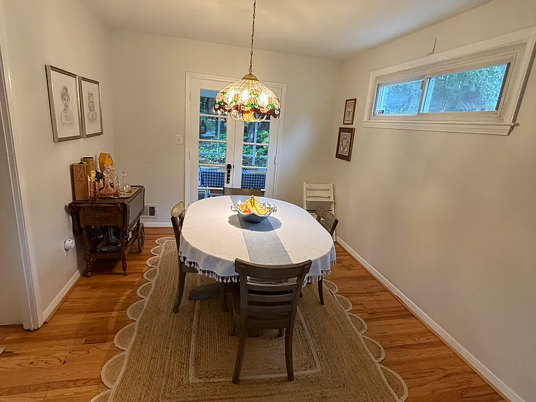 877 Patrick Henry Dr — Photo 5