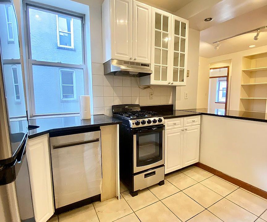 1st image of 408 W 44th St #97
