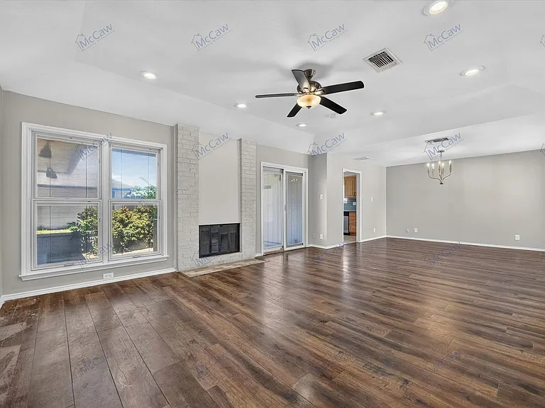 4900 Ledgestone Dr — Photo 10