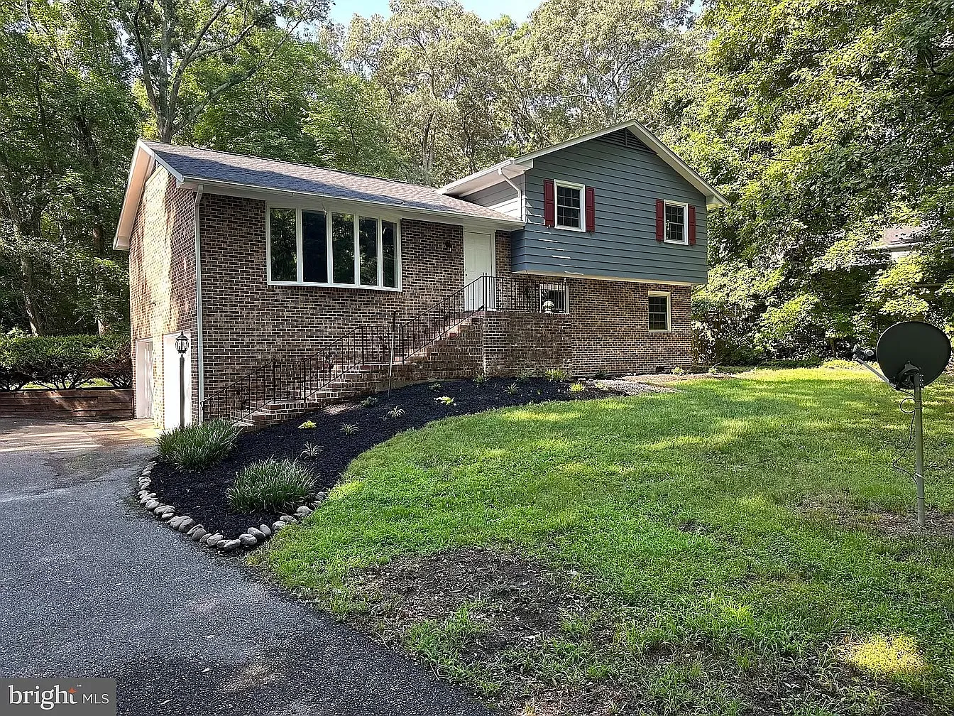 5 bed, 2692 sqft, $3,200 — Photo 1