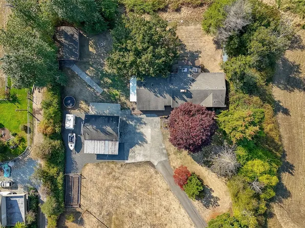 6390 Welch Rd, Central Saanich, BC V8M 1W7