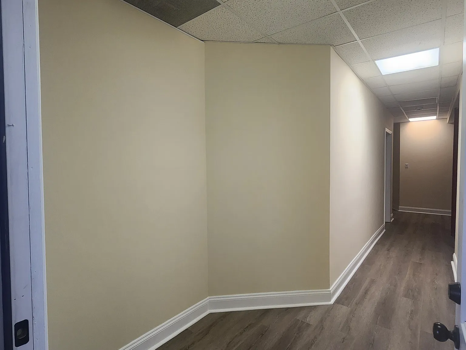 2 bed, 1.5 bath, 1045 sqft, $2,100 — Photo 3