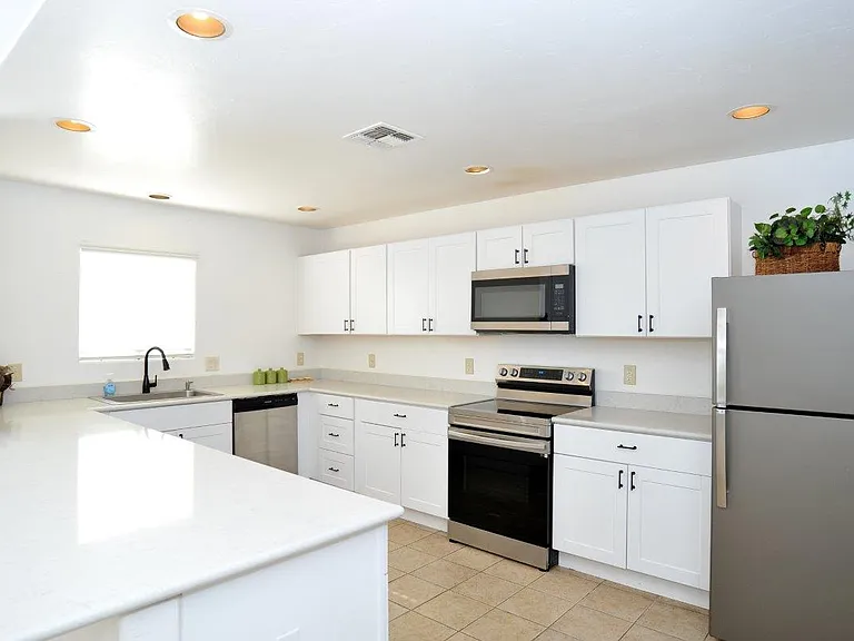 918 E Elm St #B — Photo 2