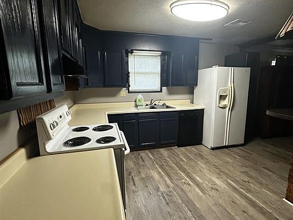 3rd image of 2306 Owens Ave