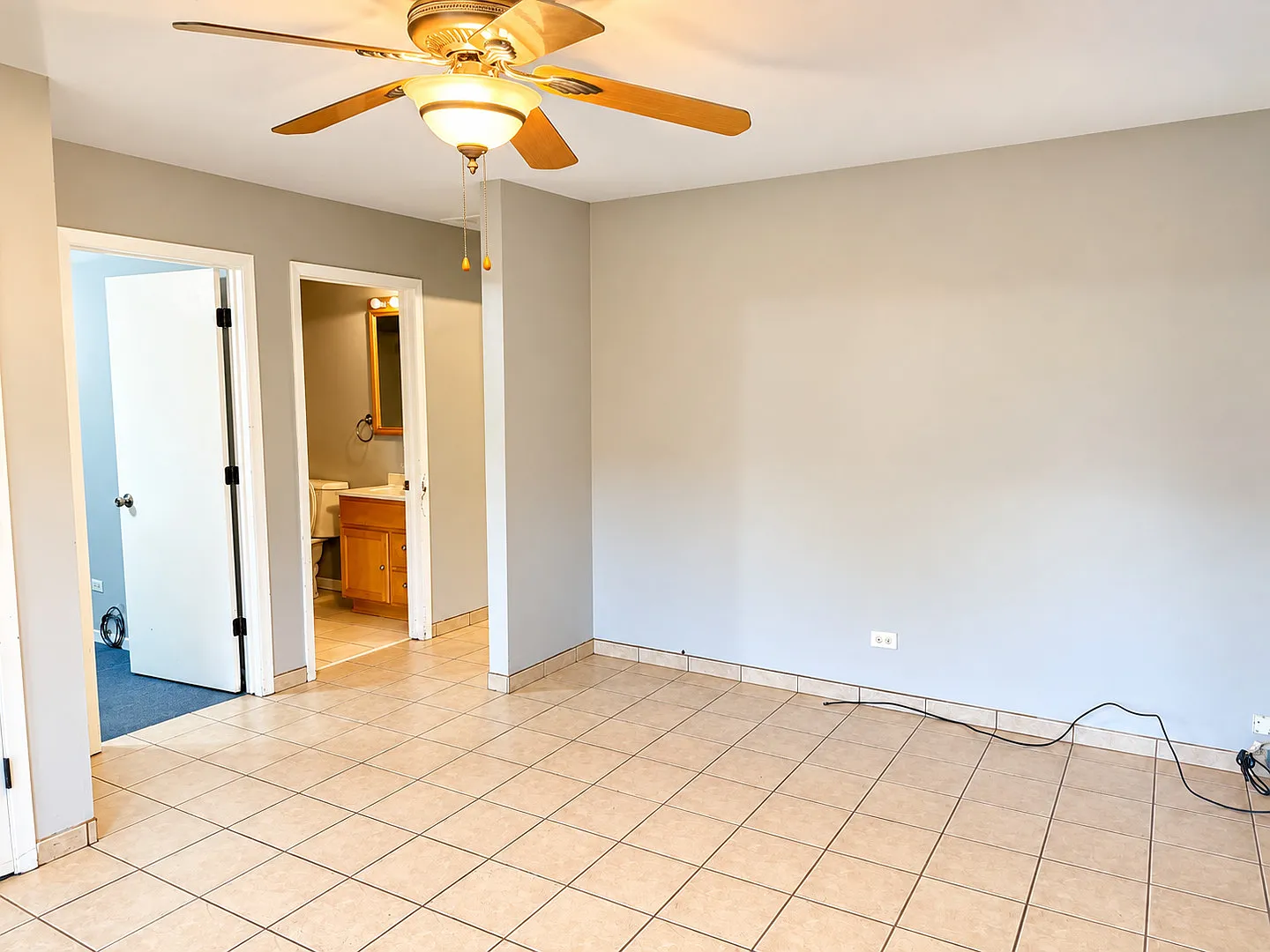 3 bed, 960 sqft, $2,500 — Photo 2