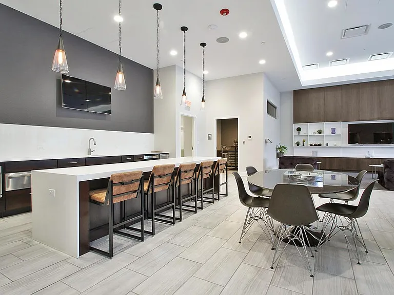 Midtown Square Apartments — Photo 8