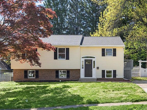 2nd image of 804 Suburbian Rd