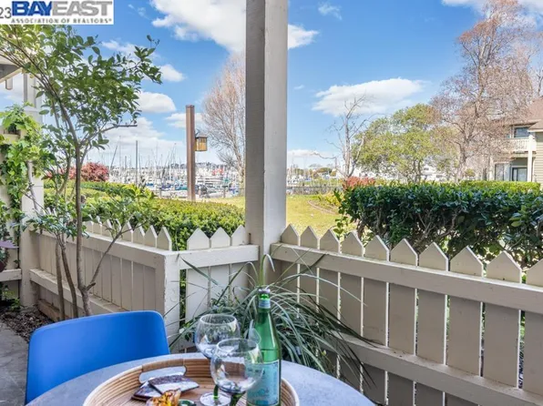 135 Shoreline Ct, Richmond, CA 94804