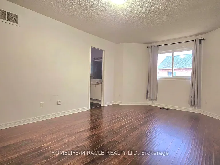 34 Ridgemore Cres — Photo 7