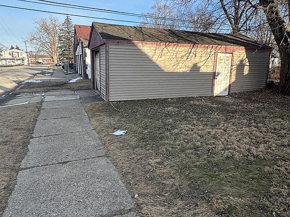 3rd image of 4005 Moore St