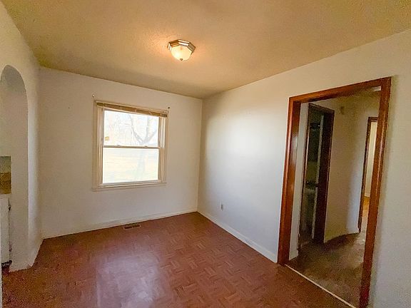 5th image of 2048 S Main St