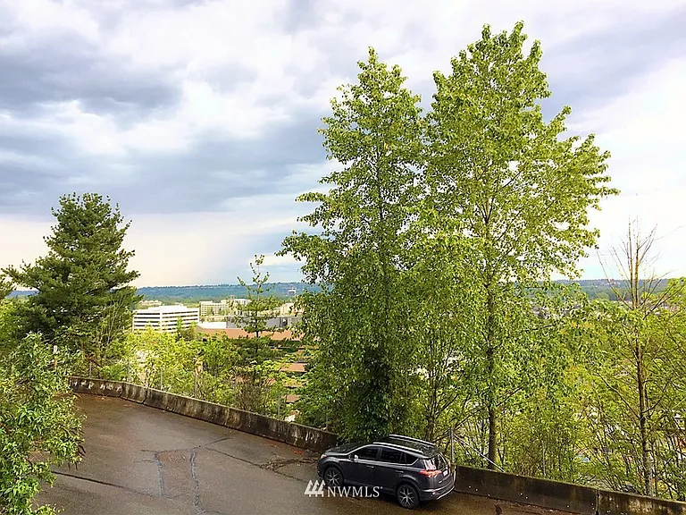 Lots off street parking