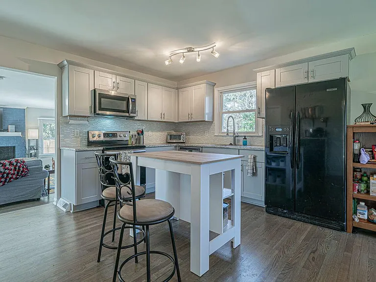 3322 Bell Dr — Photo 16