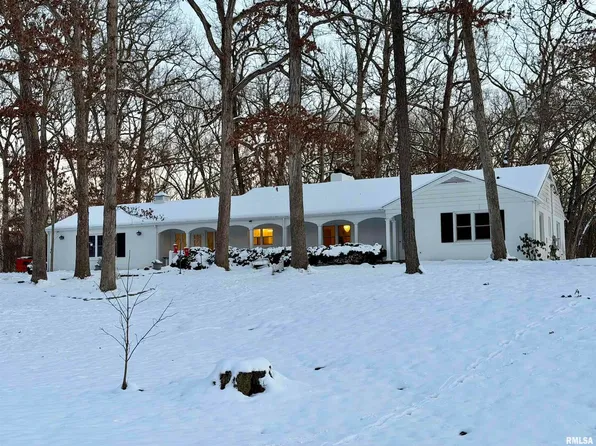 3831 E State Hwy, Shumway, IL 62461