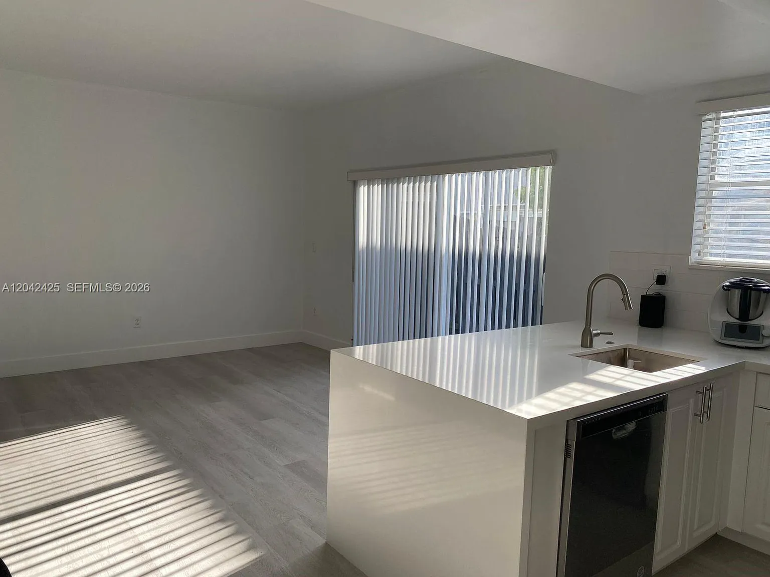 3 bed, 2.5 bath, 1620 sqft, $3,850 — Photo 4