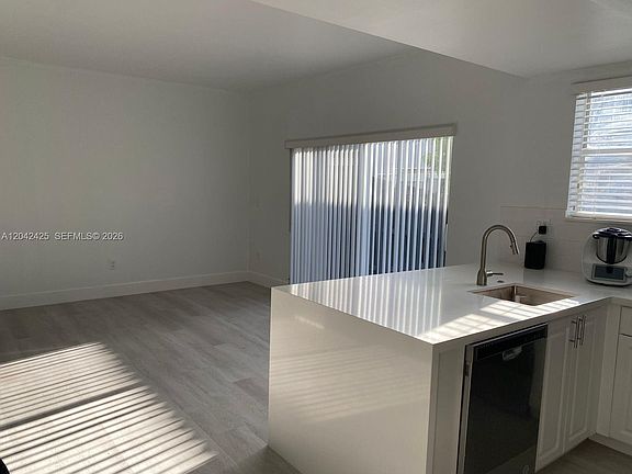 4th image of 5245 NW 112th Ave