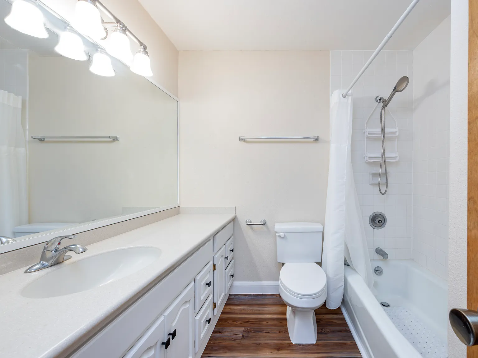 2 bed, 944 sqft, $3,500 — Photo 1