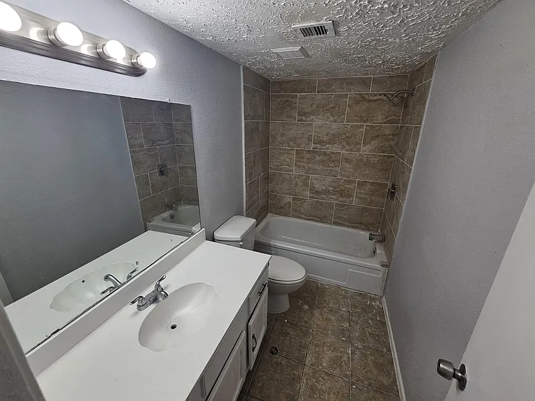 12242 Wild Pine Dr #C — Photo 7