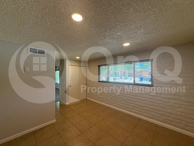 8601 E Calle Bolivar — Photo 21