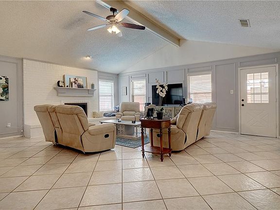 2nd image of 2505 Glenoaks Ct