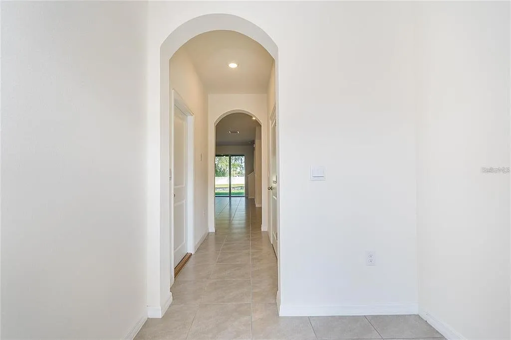3 bed, 2.5 bath, 1673 sqft, $2,200 — Photo 3