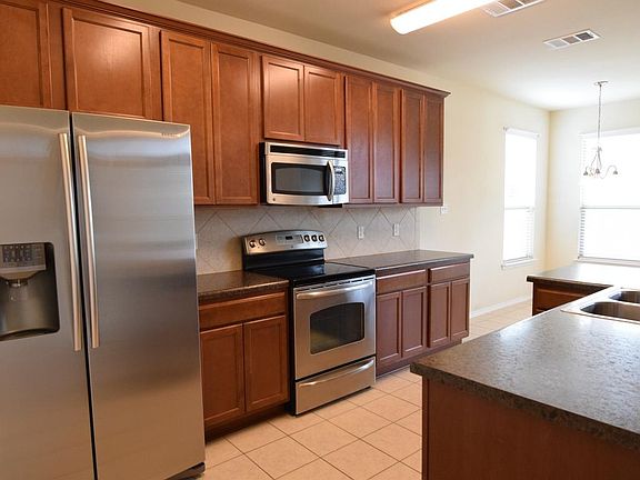 5th image of 6805 Golden Oak Ln