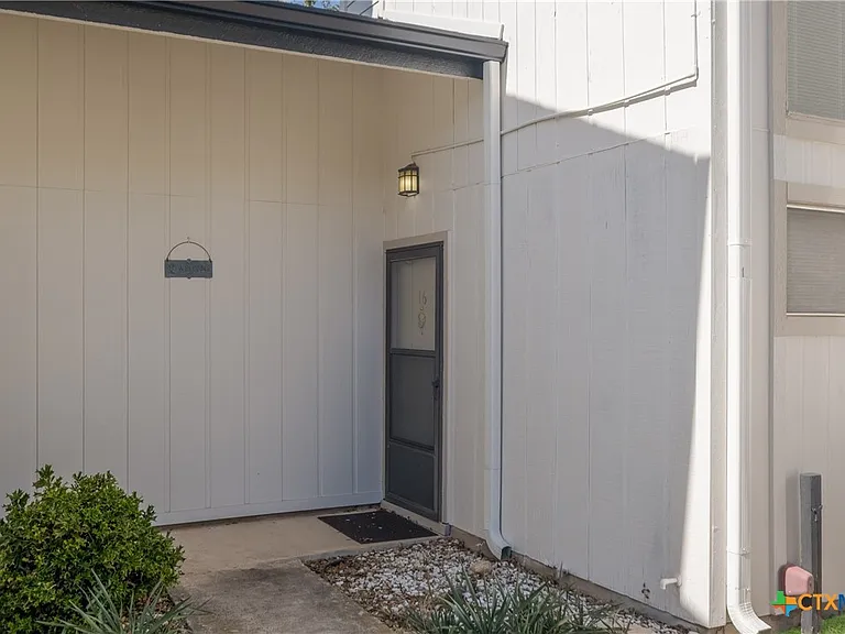 1135 Parkview Dr #C16 — Photo 3