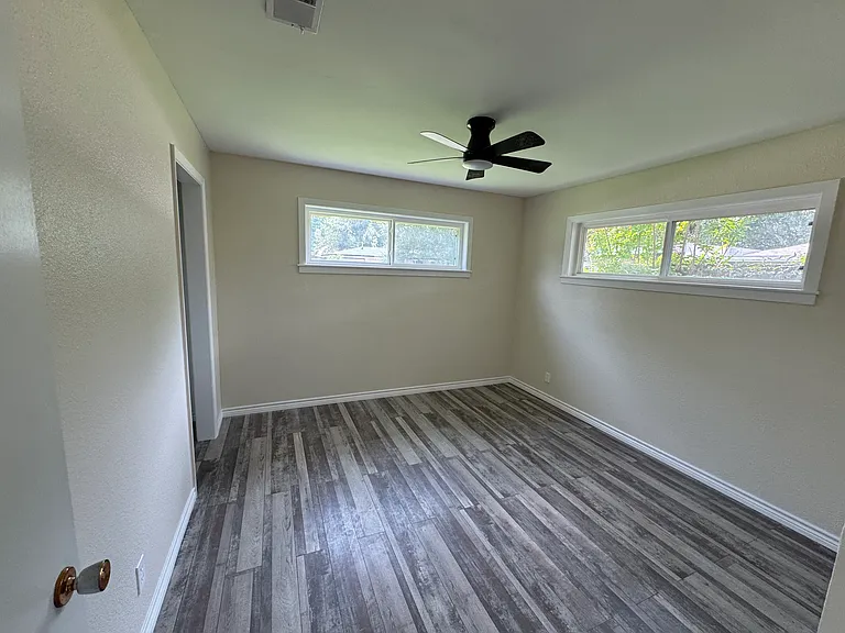 250 Triangle Dr — Photo 8