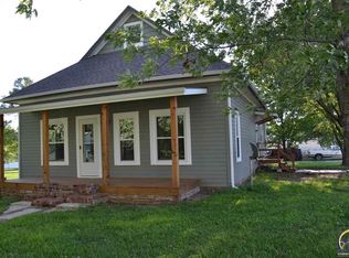 206 NE Main St, Melvern, KS 66510