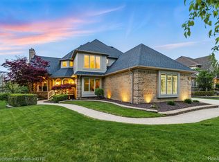 21005 Dundee Dr, Novi, MI 48375