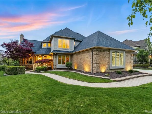 21005 Dundee Dr, Novi, MI 48375