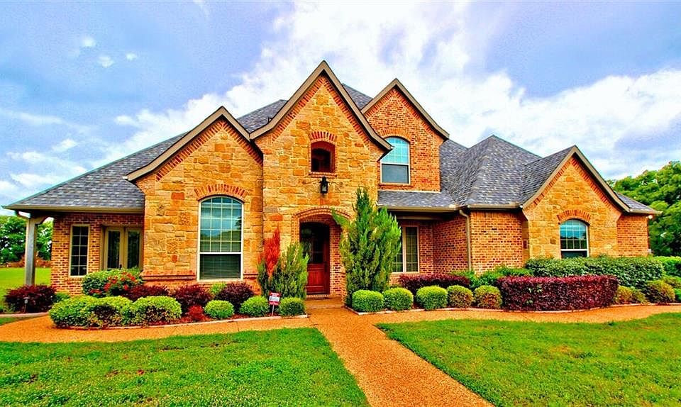 1st image of 1077 Hidden Oaks Dr