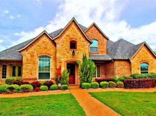 1077 Hidden Oaks Dr, Wills Point, TX 75169