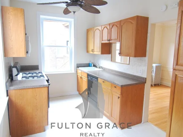 1052 W Granville Ave #30, Chicago, IL 60660