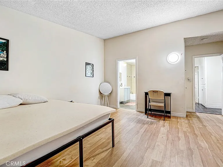 22450 Collins St — Photo 33