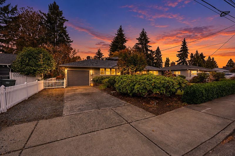 3rd image of 3566 Sunset Drive W