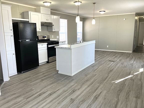3rd image of 3323 Iowa St #145