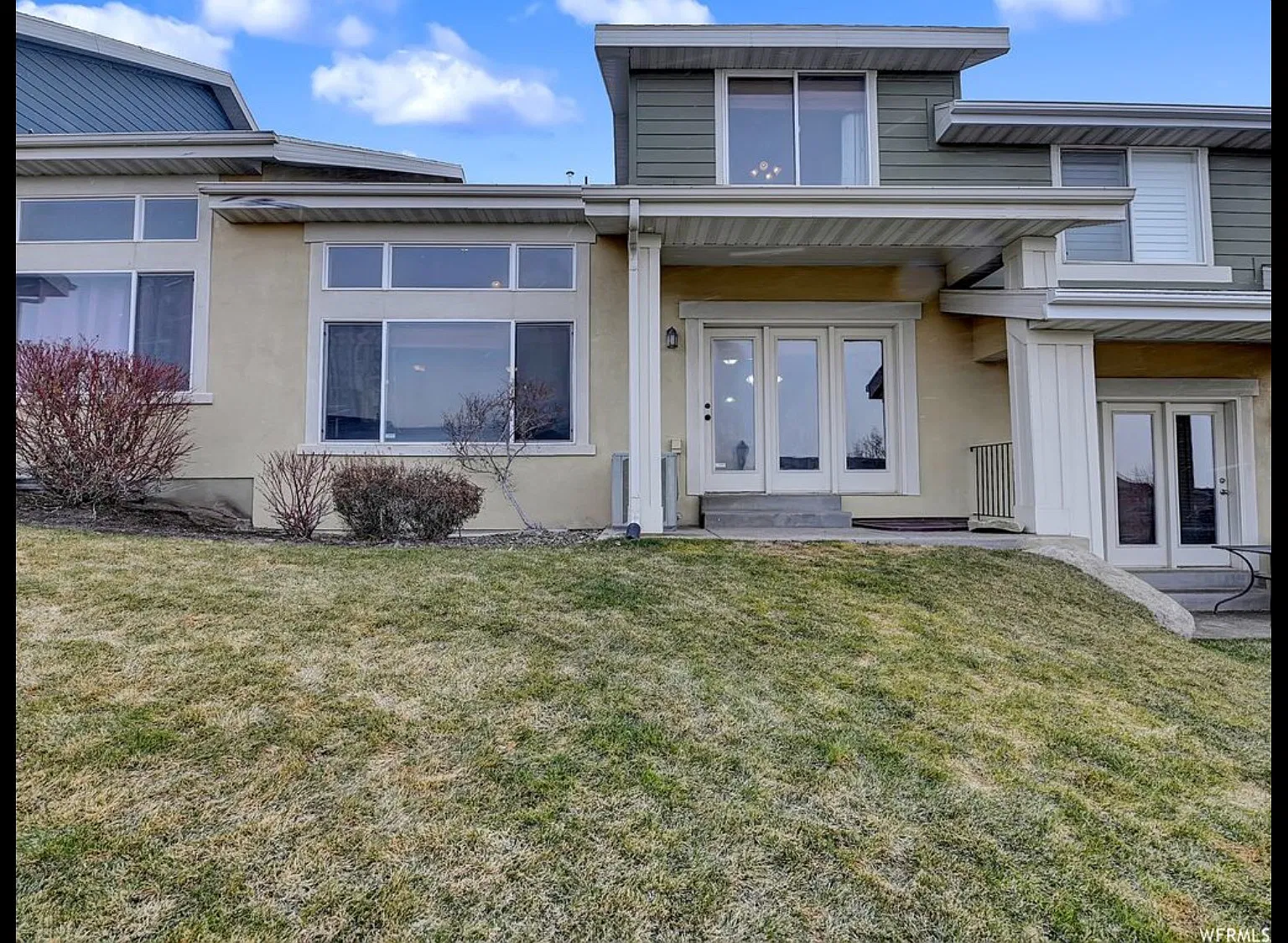 3 bed, 3.5 bath, 2148 sqft, $2,100 — Photo 2